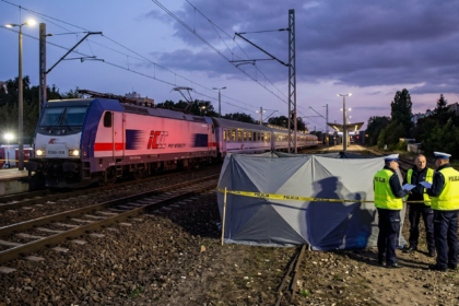 mężczyzna potrącony przez pociąg