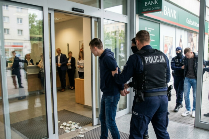 oszustwo na pracownika banku